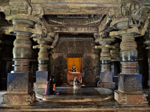 The Rangabhoga in the Hoysaleshvara temple in Halebidu: Anksmanuja