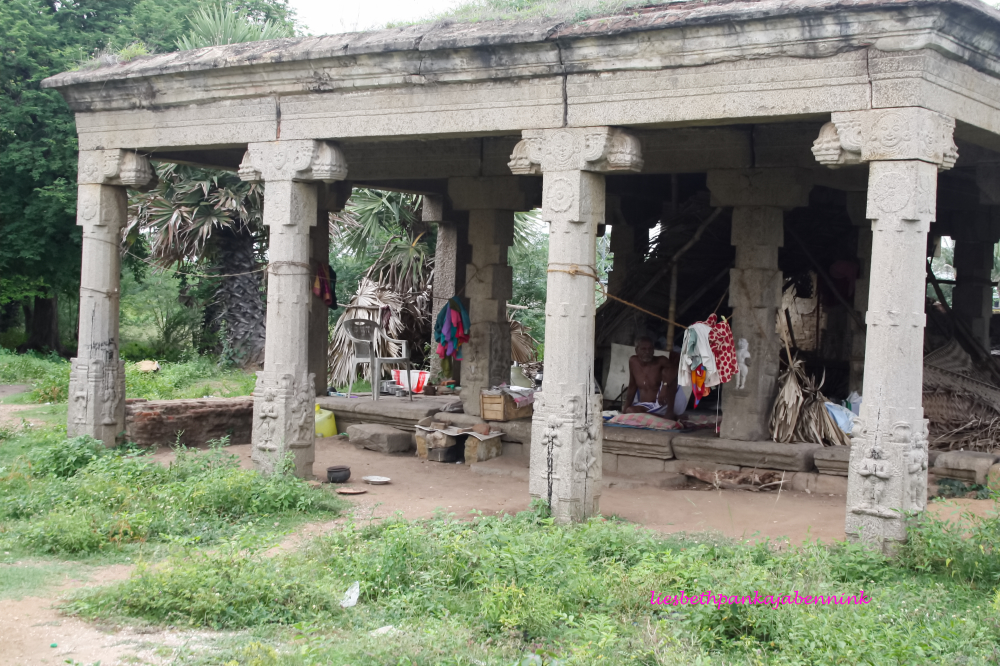 Mahabalipuram eclipse pavilion, frontal porch of four pillars with reliefs, 4 Rahu heads